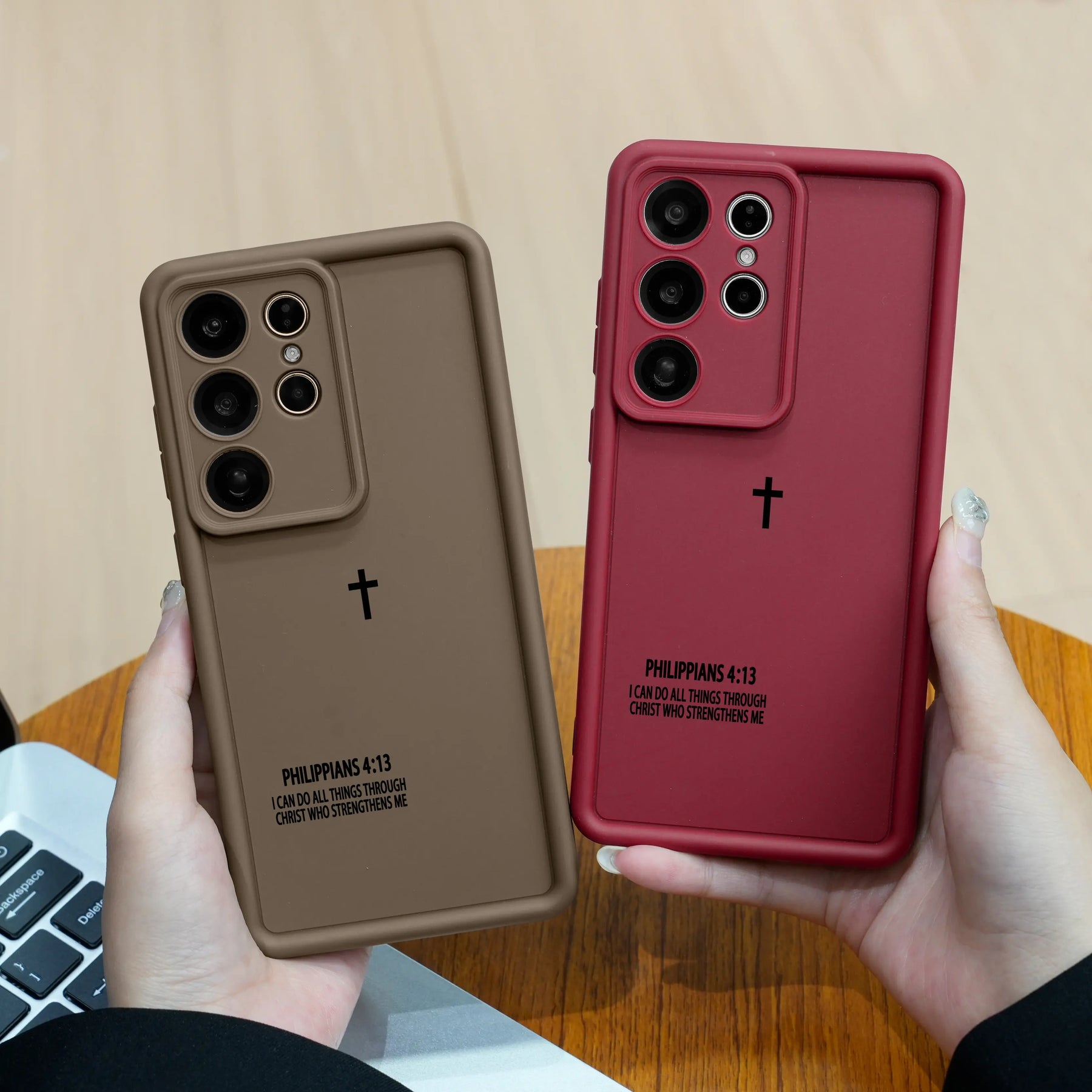 1731704130128941886 product main