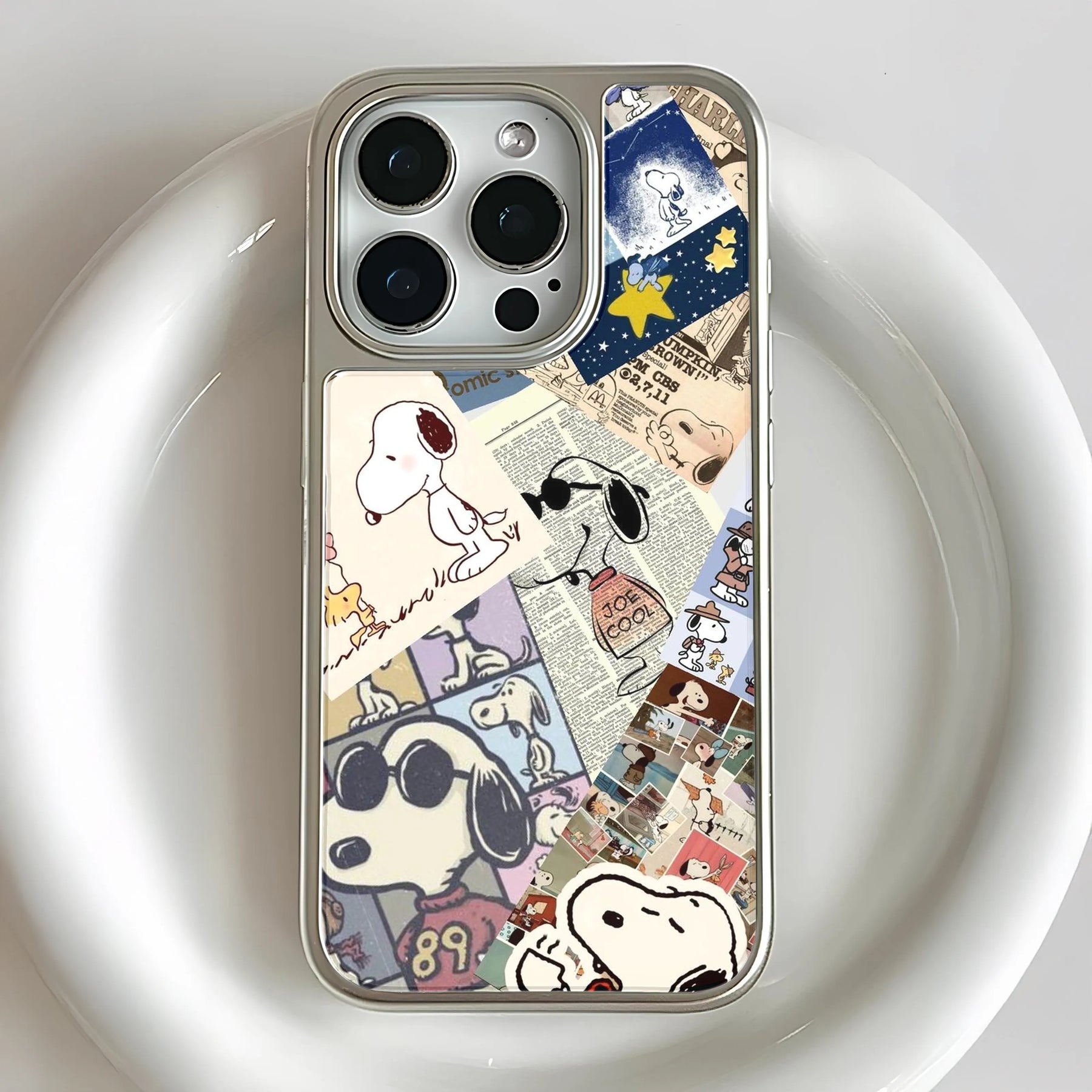 Funda holográfica cromada de Snoopy para teléfono - Diseño de collage retro
