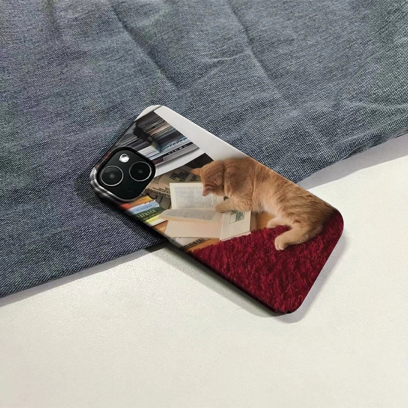 아늑한 고양이 독서용 폰 케이스 2025 – 사랑스러운 고양이 & 독서 애호가 디자인