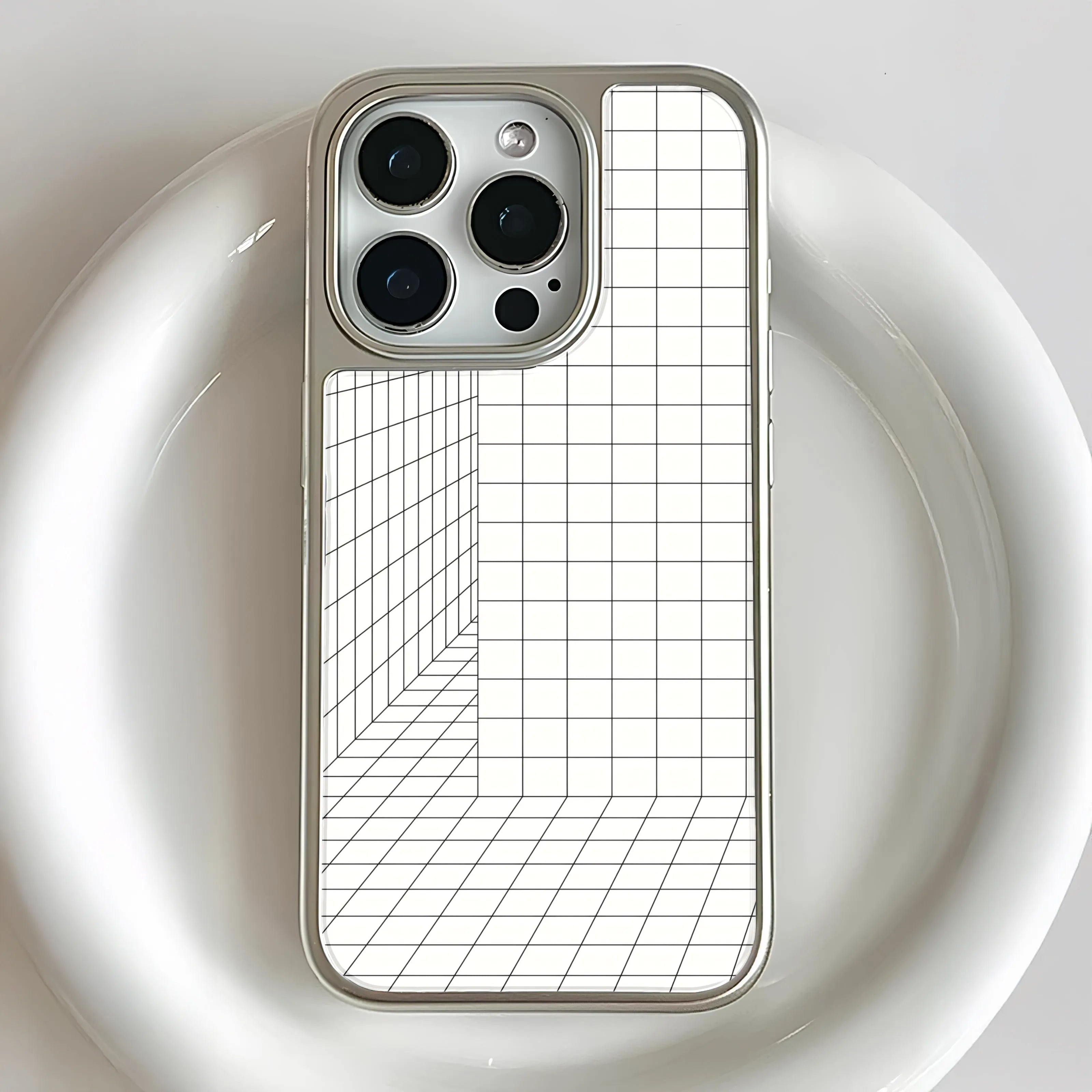 iPhone 14 Pro용 홀로그램 크롬 폰 케이스 - 3D 그리드 디자인