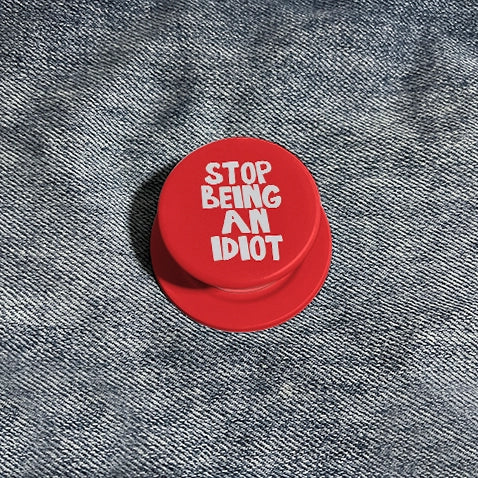 Agarre y soporte para teléfono con la frase "Deja de ser un idiota" - Divertido soporte rojo estilo PopSocket