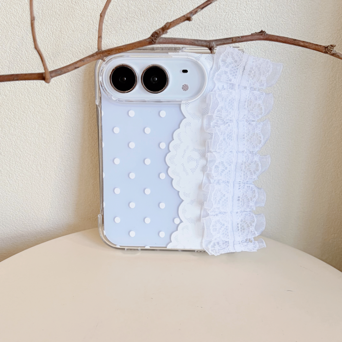 caseease lace polka dot iPhone Duo case - White, product photo
