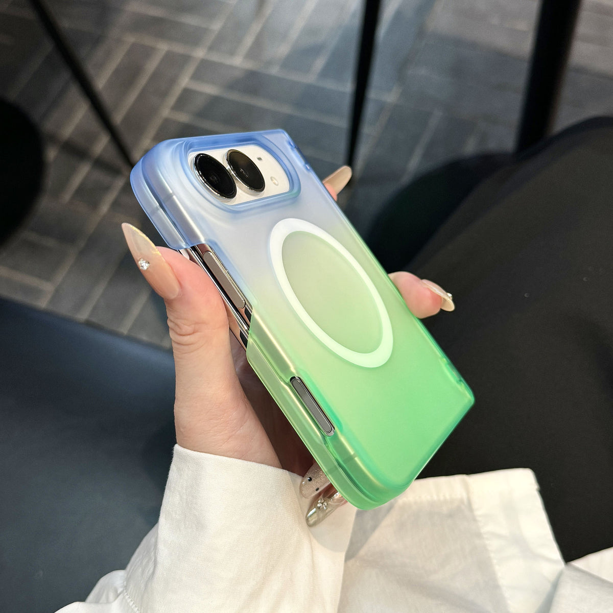 caseease vivid two-tone gradient iPhone Duo case, product photo