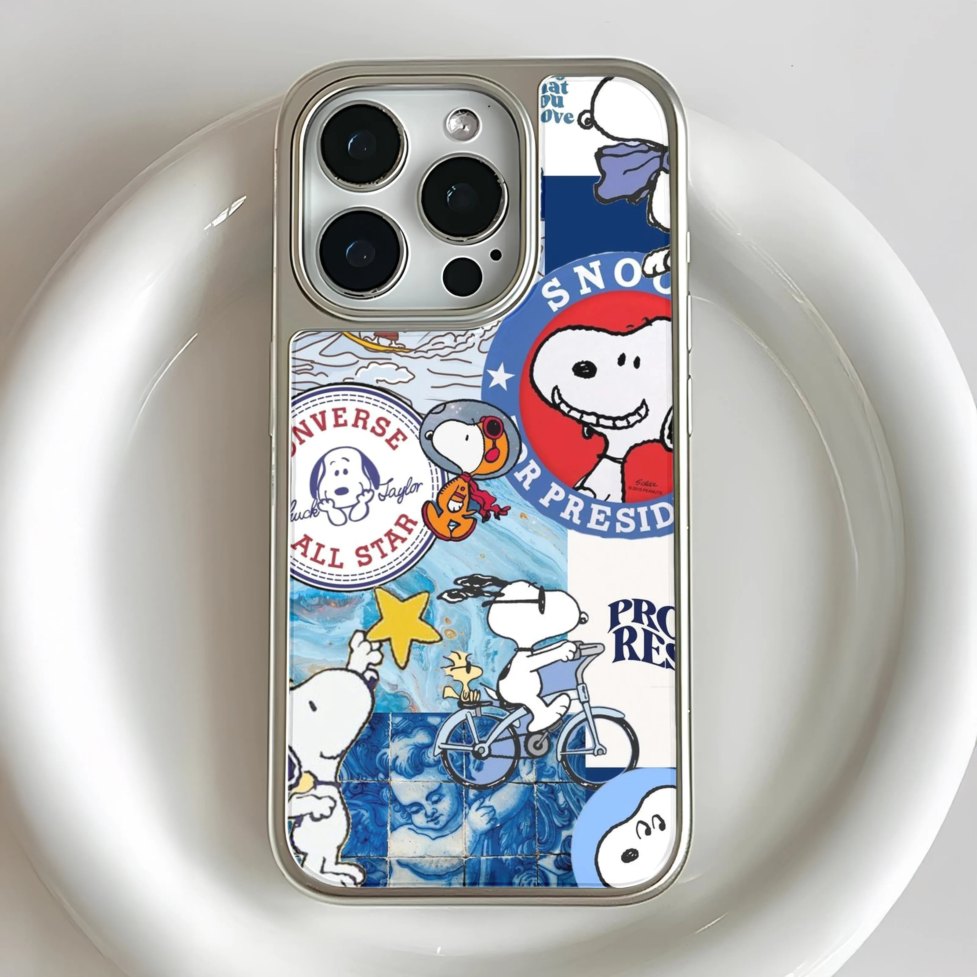 Holographic Chrome Snoopy Phone Case - Fun Vintage Design