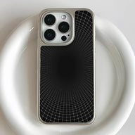 홀로그램 크롬 iPhone 15 Pro 폰 케이스 - 블랙 그리드 디자인