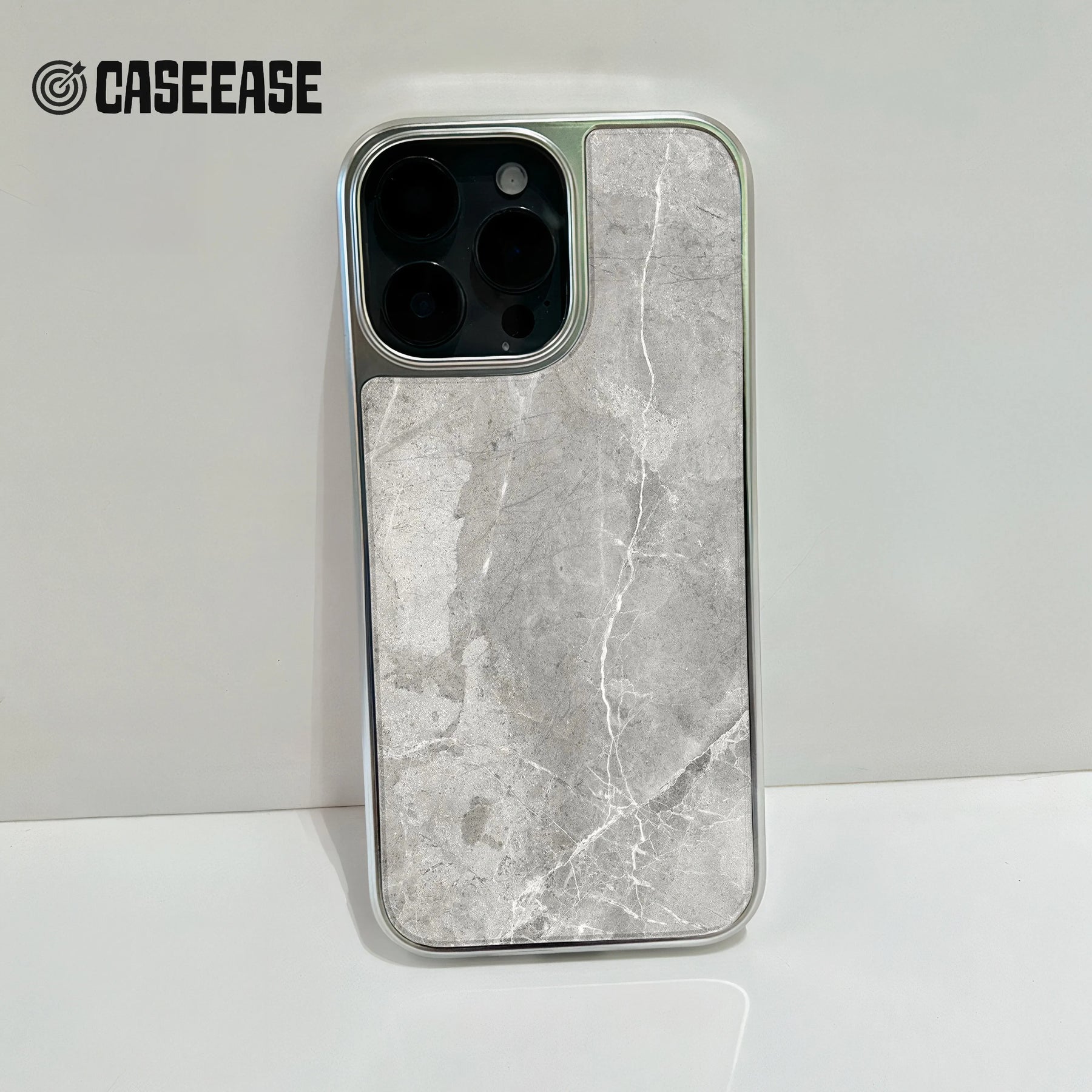 홀로그램 크롬 iPhone 15 Pro 케이스 - 우아한 회색 대리석 디자인