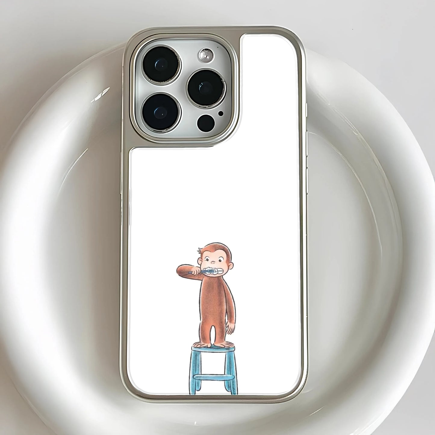 Funda para teléfono con George el curioso cepillándose los dientes