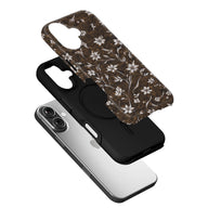 Funda vintage para teléfono con diseño floral marrón y elegante flor blanca