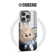 Bonita funda para teléfono con el personaje de dibujos animados Labubu