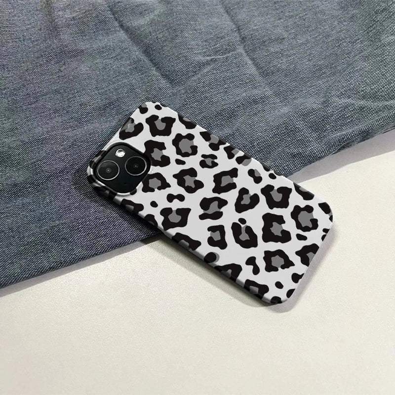 Modern Black & White Cheetah iPhone Case – Sleek Animal Print