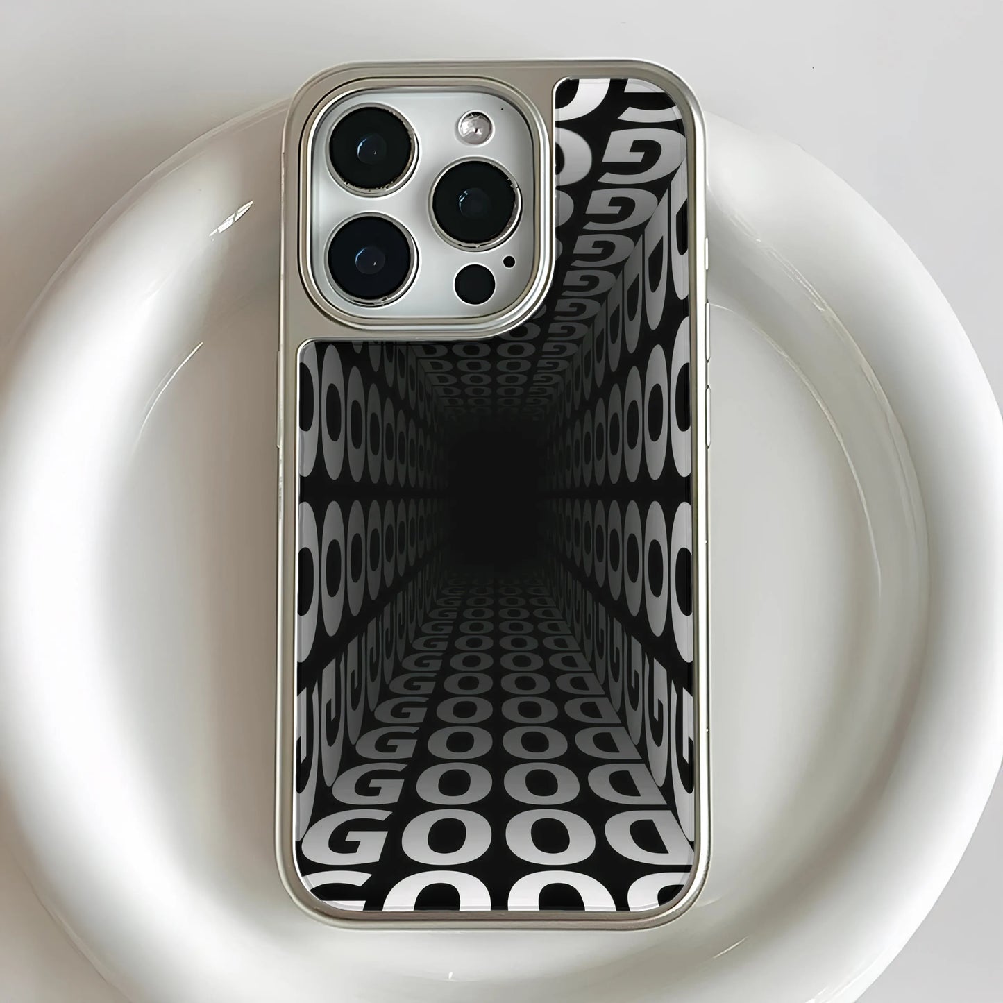 iPhone 15 Pro용 홀로그램 크롬 폰 케이스 - 착시 디자인