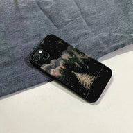Funda para teléfono con diseño de noche de Navidad dorada 