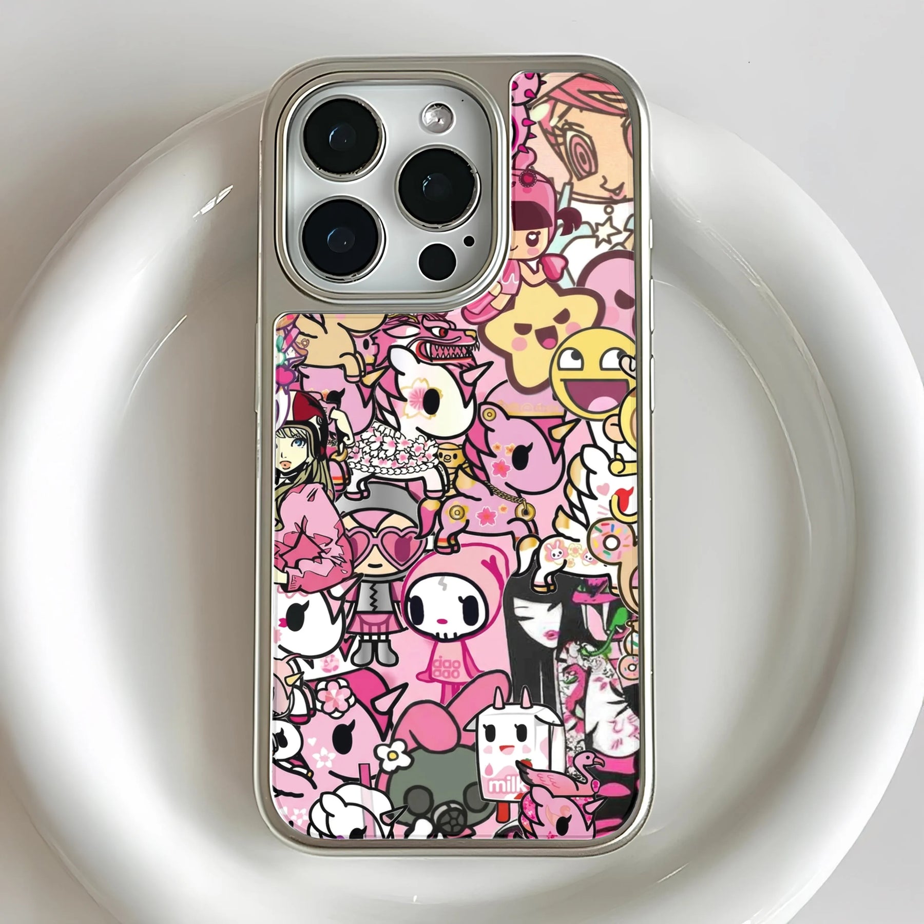 Funda holográfica cromada para teléfono: diseño de personajes coloridos
